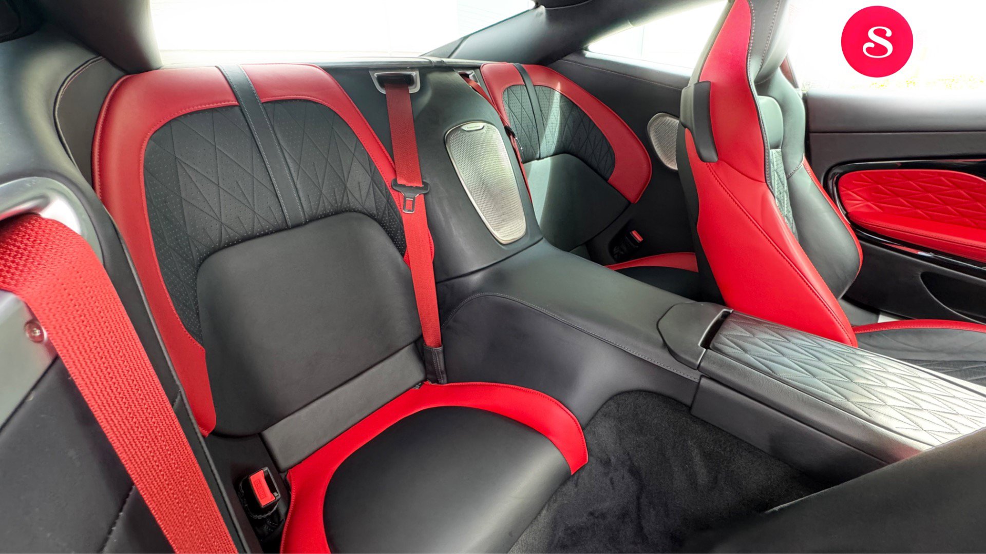 Used 2024 Aston Martin DB12 Coupe RWD image 20