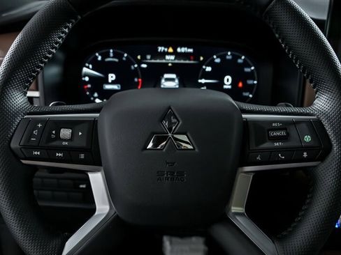 New 2025 Mitsubishi Outlander SEL image 19