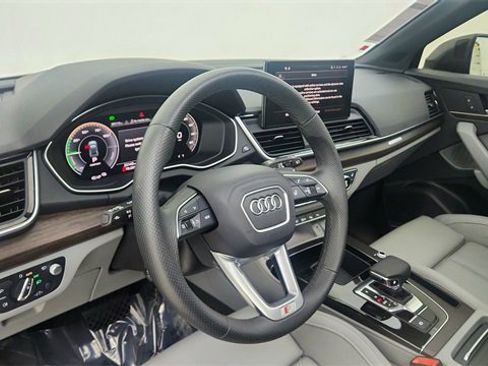 Used 2024 Audi Q5 e Prestige w/ Prestige Package image 21
