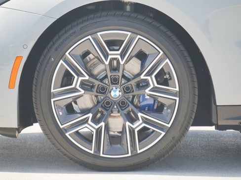 Used 2026 BMW 530i w/ M Sport Package RWD image 5