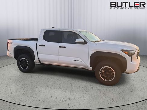 Certified 2024 Toyota Tacoma TRD Off-Road AWD/4WD image 7