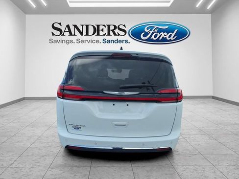 Used 2024 Chrysler Pacifica Touring-L FWD image 3
