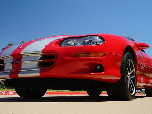 Used 2002 Chevrolet Camaro Z28 w/ SS Performance/Appearance Pkg RWD image 4