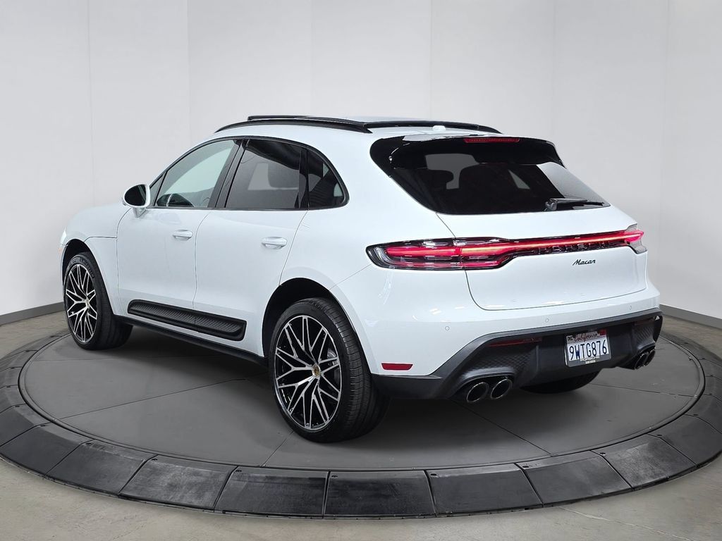 Certified 2026 Porsche Macan AWD/4WD image 3