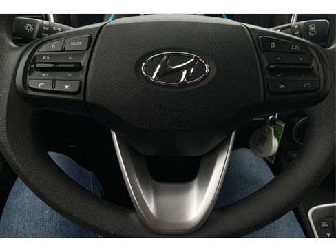 Used 2023 Hyundai Venue SE FWD image 15