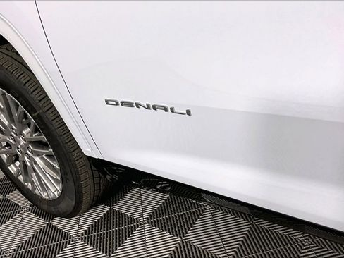 New 2026 GMC Acadia Denali w/ Super Cruise Package FWD image 10