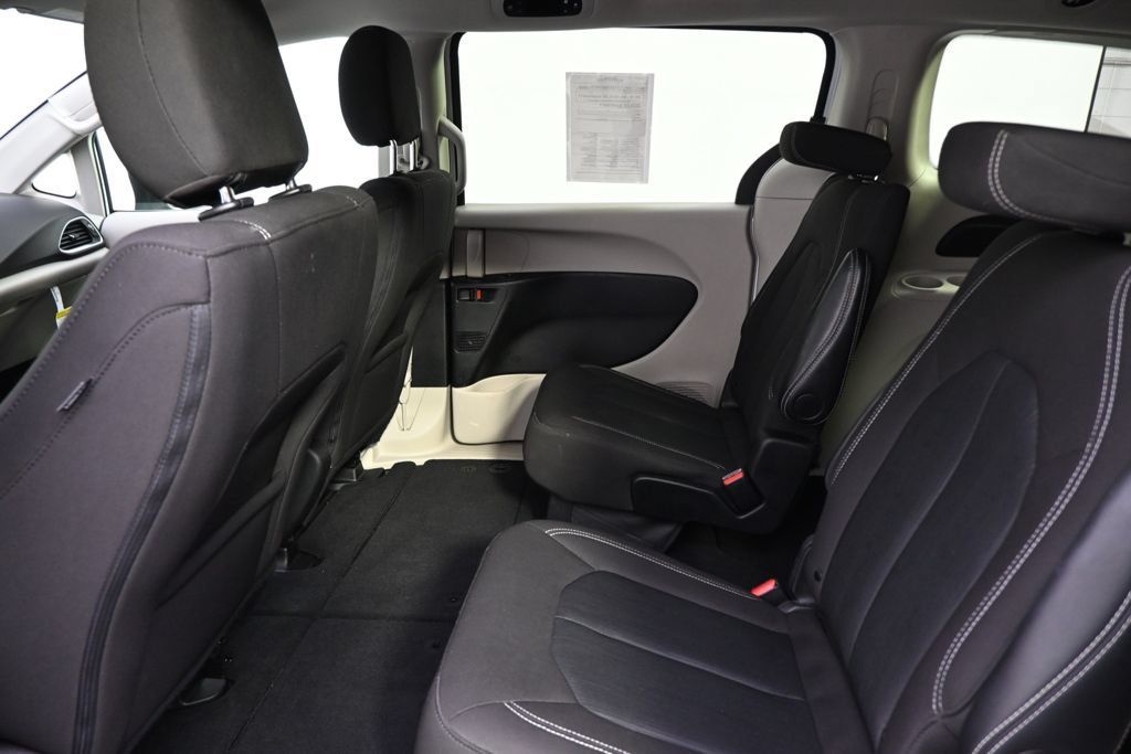 Used 2024 Chrysler Voyager LX FWD image 18