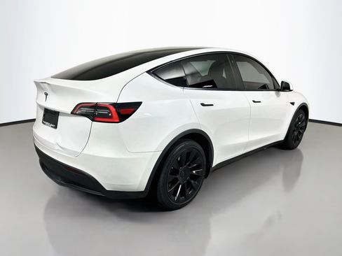 Used 2021 Tesla Model Y 2WD image 4