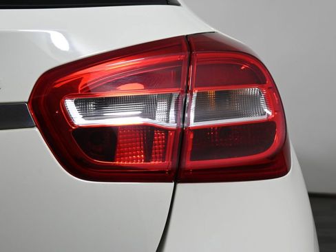 Used 2018 Mercedes-Benz GLA 250 4MATIC image 13