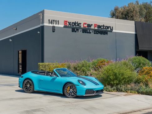 Used 2025 Porsche 911 Carrera 4 GTS AWD/4WD image 1