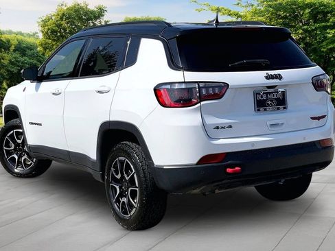 Used 2025 Jeep Compass Trailhawk AWD/4WD image 4