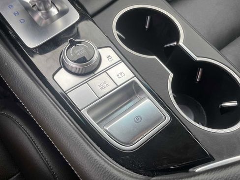 Used 2023 Genesis G70 2.0T image 18