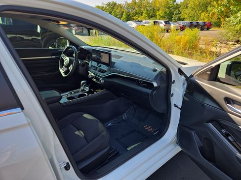 Used 2023 Nissan Altima 2.5 SV w/ SV Premium Package image 24