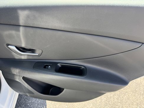Used 2024 Hyundai Elantra Limited FWD image 11