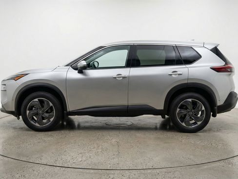 Used 2025 Nissan Rogue SV image 5