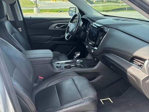 Used 2021 Chevrolet Traverse LT image 17