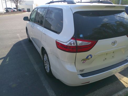 Used 2016 Toyota Sienna XLE image 8