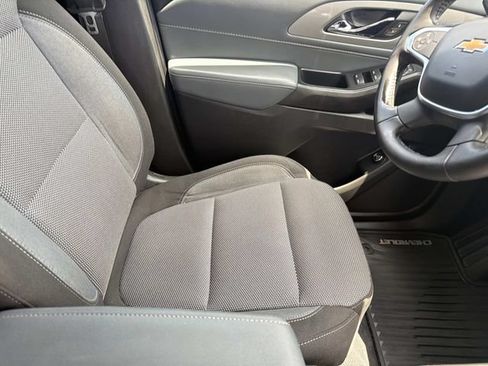 Used 2020 Chevrolet Traverse LT FWD image 13