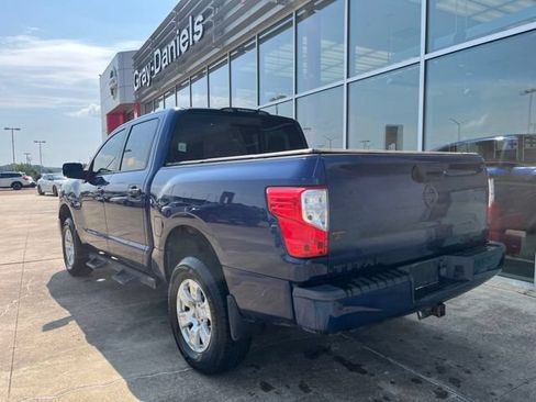 Used 2018 Nissan Titan SV w/ SV Convenience Package AWD/4WD image 2