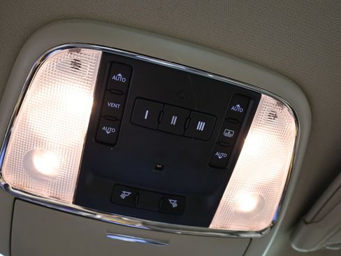 Used 2014 Chrysler 300 C RWD image 39