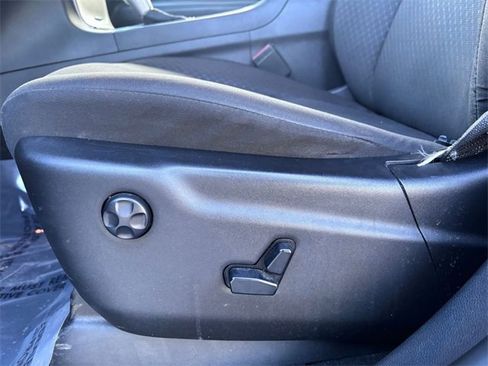 Used 2019 Jeep Grand Cherokee Laredo w/ 18" Wheel & 8.4" Radio Group image 11