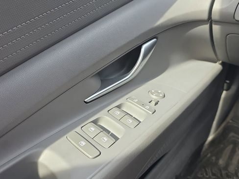 Used 2023 Hyundai Elantra SEL FWD image 11