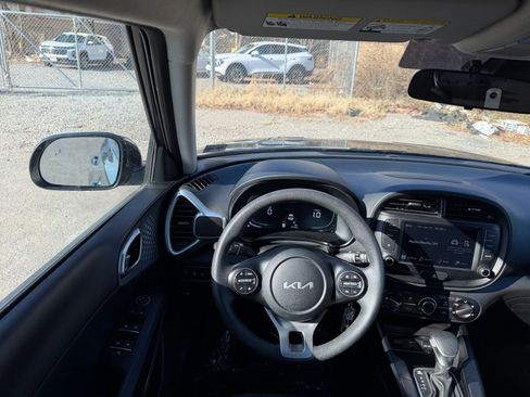 Used 2025 Kia Soul LX w/ LX Technology Package image 32