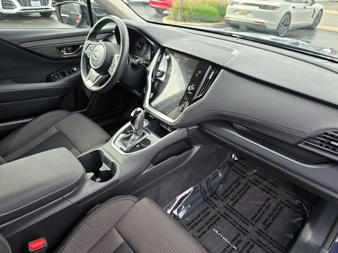 Used 2025 Subaru Outback Premium image 12