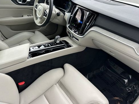 Certified 2024 Volvo S60 B5 Ultimate w/ Climate Package image 18