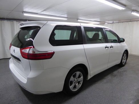 Used 2016 Toyota Sienna L image 7