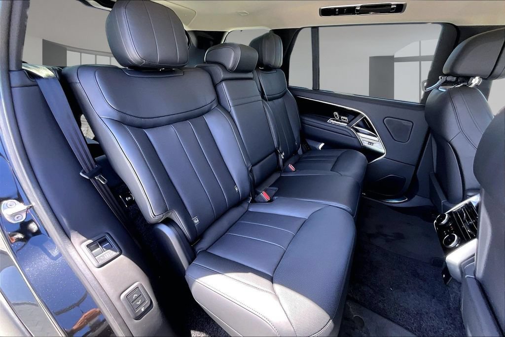 New 2026 Land Rover Range Rover Long Wheelbase SE AWD/4WD image 9