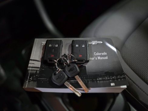 Used 2022 Chevrolet Colorado W/T w/ Custom Special Edition image 38