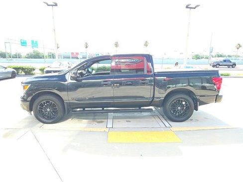Used 2018 Nissan Titan SV w/ SV Convenience Package RWD image 7