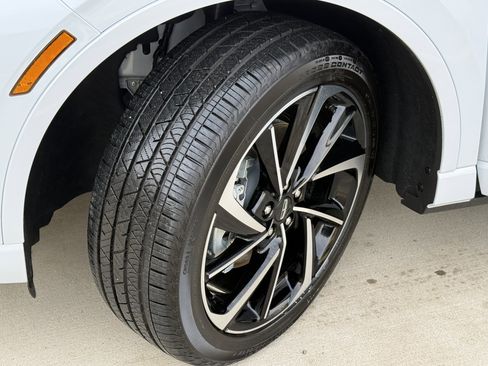 Used 2025 Lincoln Corsair Grand Touring w/ Equipment Group 301A image 15