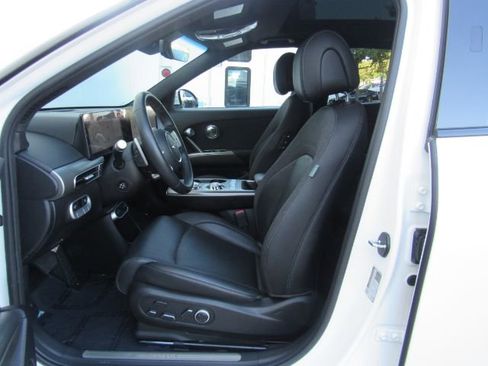 Used 2024 Genesis GV60 RWD image 16