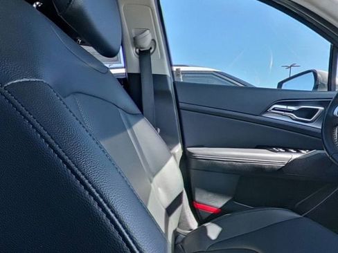 Used 2025 Kia Sportage EX image 29