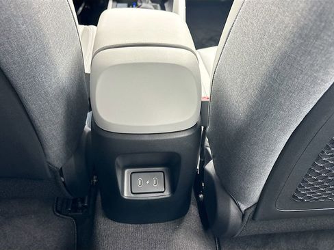 Used 2025 Hyundai Elantra Limited image 27