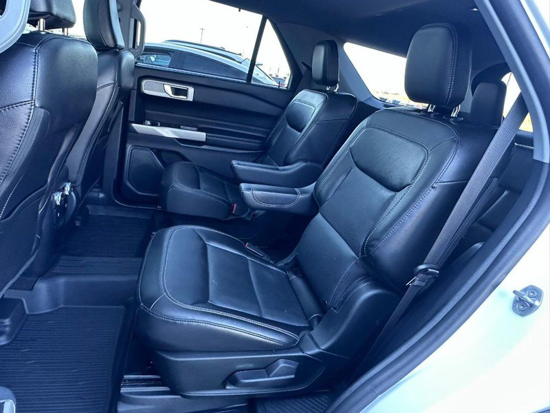 Used 2021 Ford Explorer Limited w/ Equipment Group 301A AWD/4WD image 11
