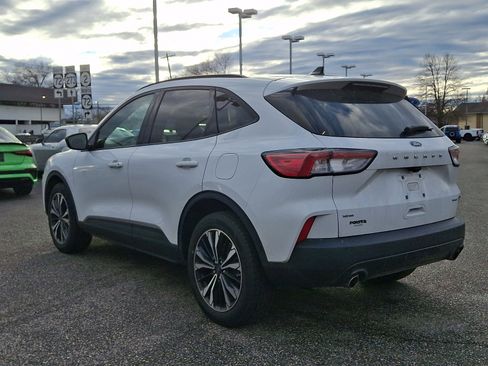 Certified 2022 Ford Escape SE w/ SE Sport Appearance Package image 8