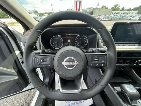 Certified 2023 Nissan Rogue SV w/ SV Premium B Package AWD/4WD image 18