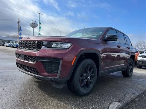 New 2026 Jeep Grand Cherokee Altitude image 7