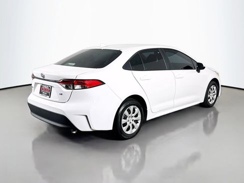 Used 2025 Toyota Corolla LE FWD image 5