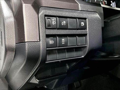 Certified 2025 Toyota 4Runner SR5 AWD/4WD image 32