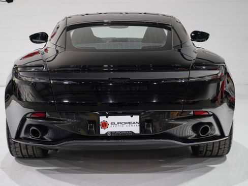 Used 2023 Aston Martin DB11 V12 RWD image 3