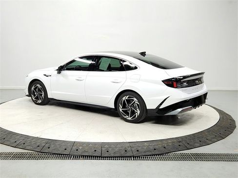 Used 2024 Hyundai Sonata SEL w/ Convenience Package image 5