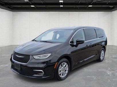 Used 2024 Chrysler Pacifica Touring-L