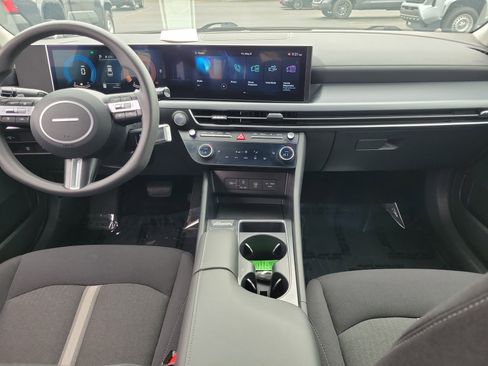 Used 2025 Hyundai Sonata SEL FWD image 9