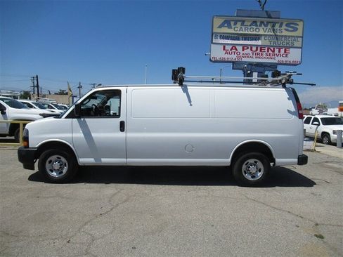 Used 2018 Chevrolet Express 2500 Extended image 2