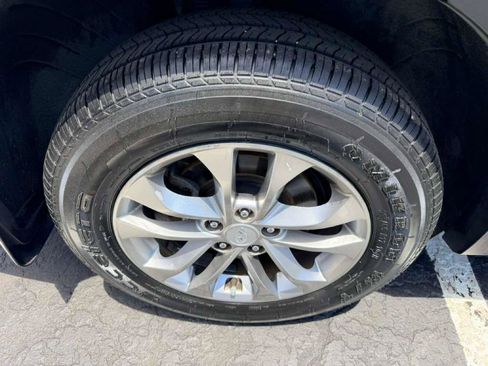 Used 2020 Hyundai Santa Fe SEL FWD image 12