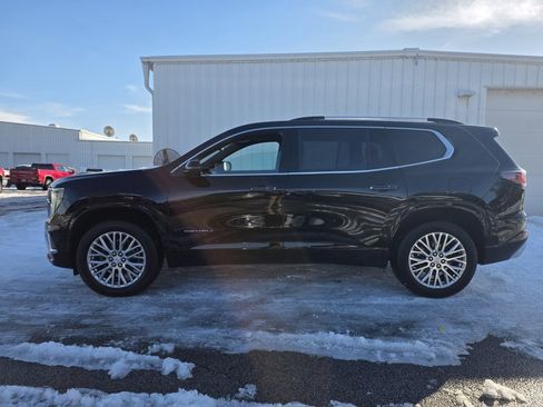 Used 2025 GMC Acadia Denali image 4